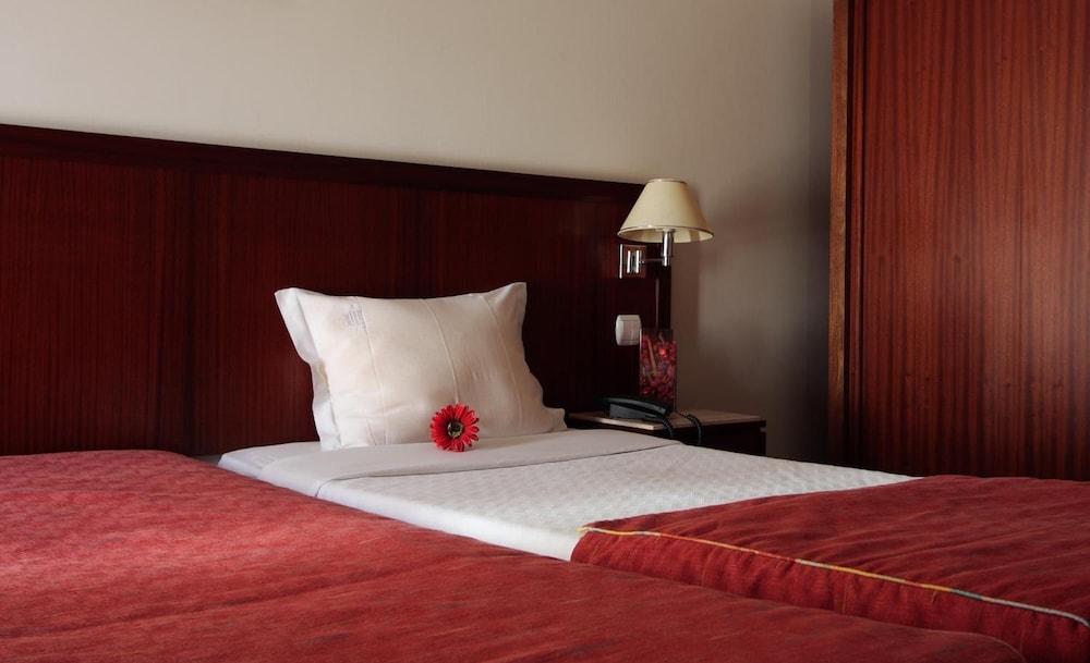 Galeria Suite Hotel 阿威罗 外观 照片